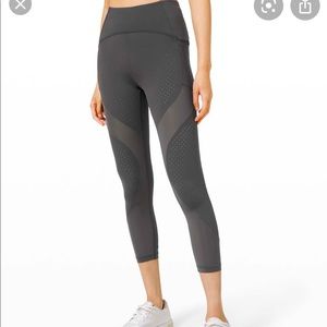 Lululemon uncovered strength HR Crop 23”